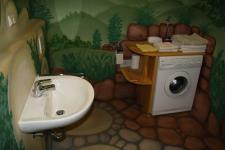 Waschbecken und Waschmaschiene
