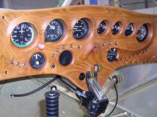 Instrumentenpaneel aus Kirschholz